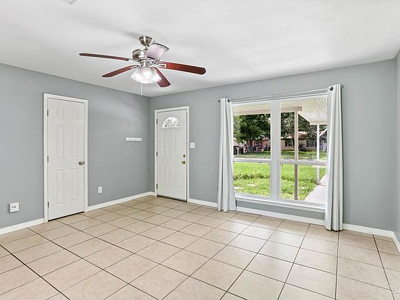 3rd image of 1013 Woodbury Pl