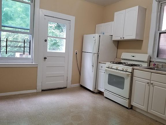 5th image of 171 Campbell Ave