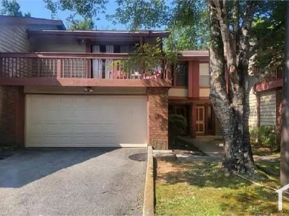 1090 Village Rd, Stone Mountain, GA 30088