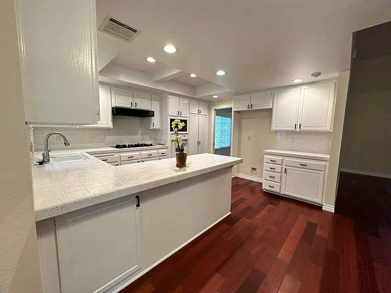 23689 Burton St — Photo 4