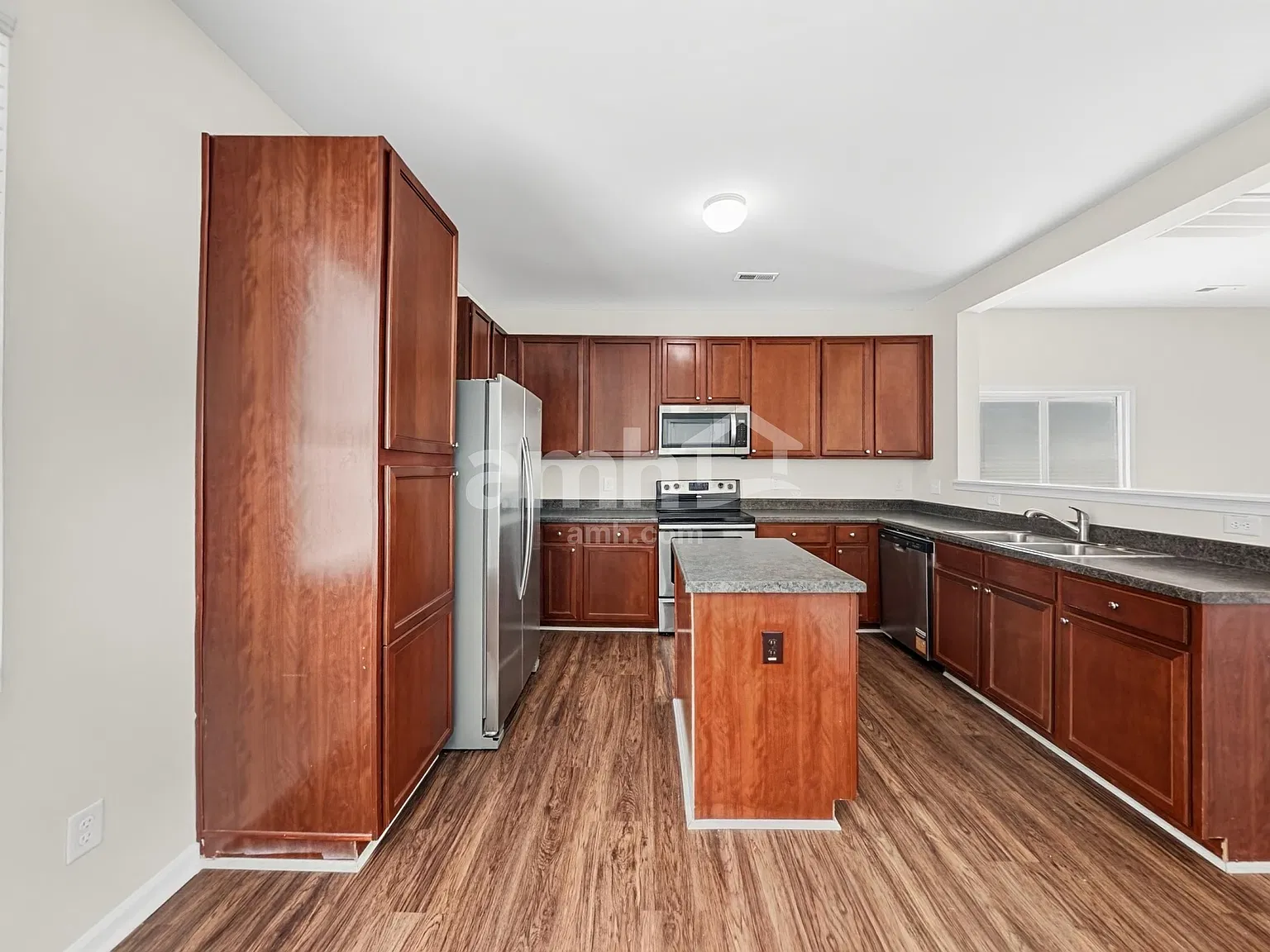 3 bed, 2.5 bath, 1668 sqft, $2,035 — Photo 4