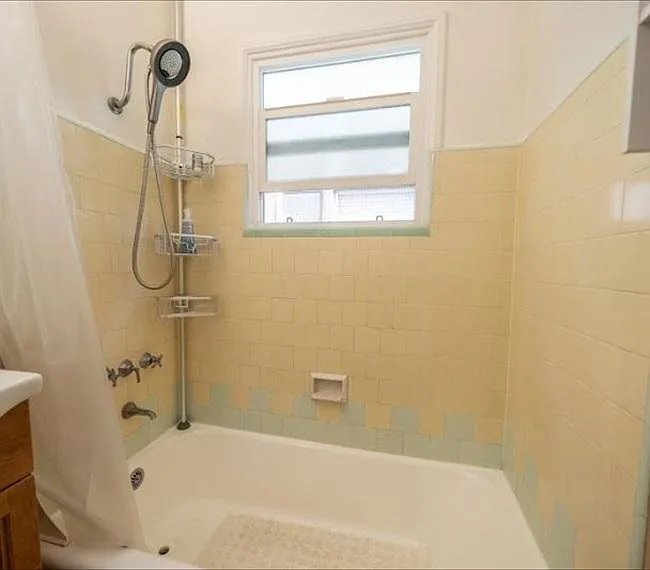 1152 E 2nd St #7 — Photo 11