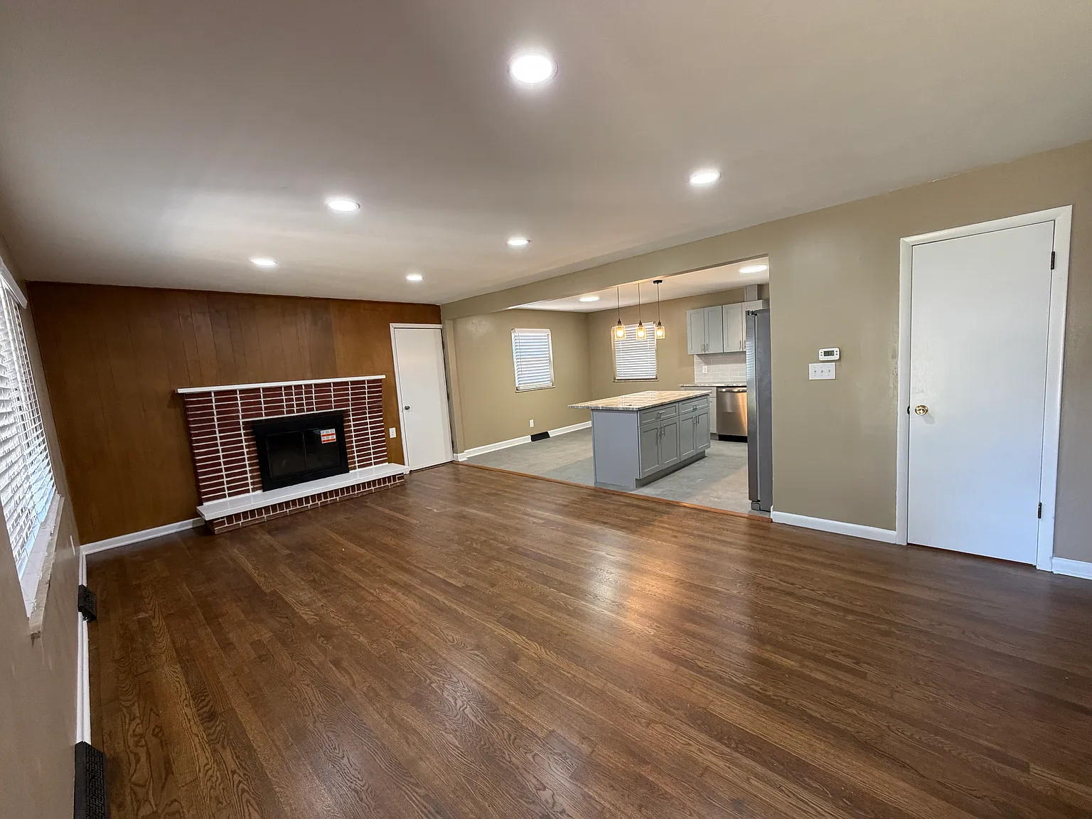 4 bed, 2.5 bath, 1380 sqft, $2,450 — Photo 3