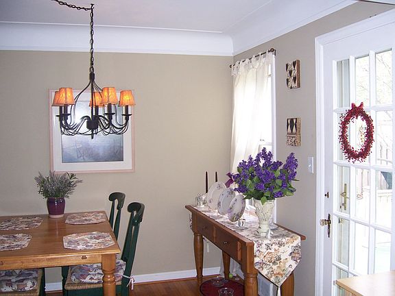 dining room opens to deck