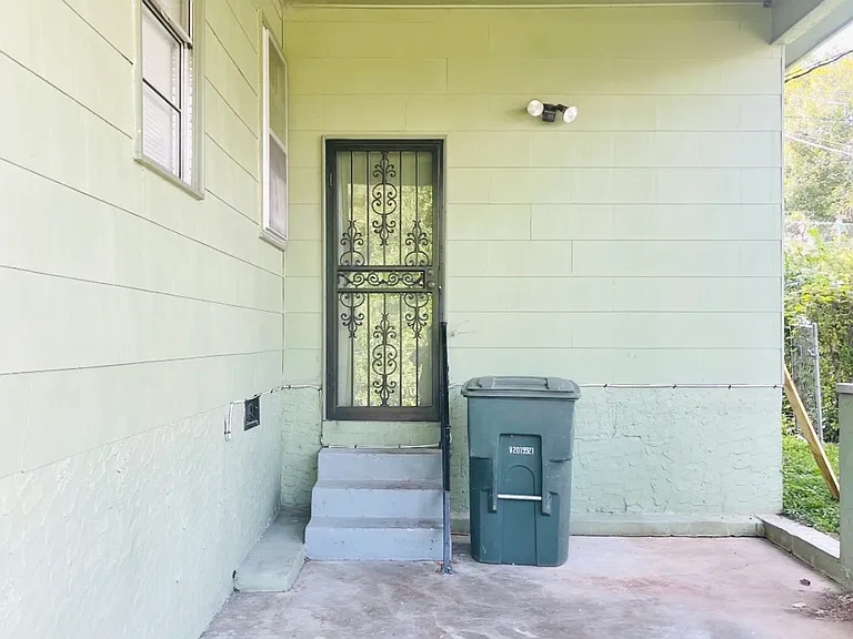 1115 Orangewood Ave — Photo 6