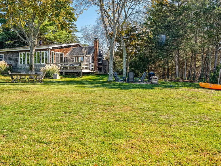 21 Breeze Hill Rd — Photo 26