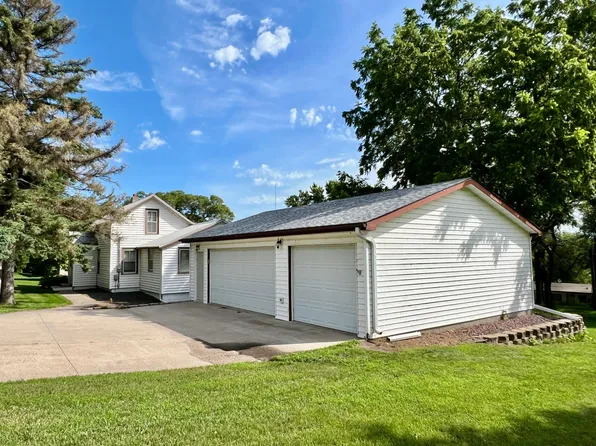 103 High St, Big Stone City, SD 57216