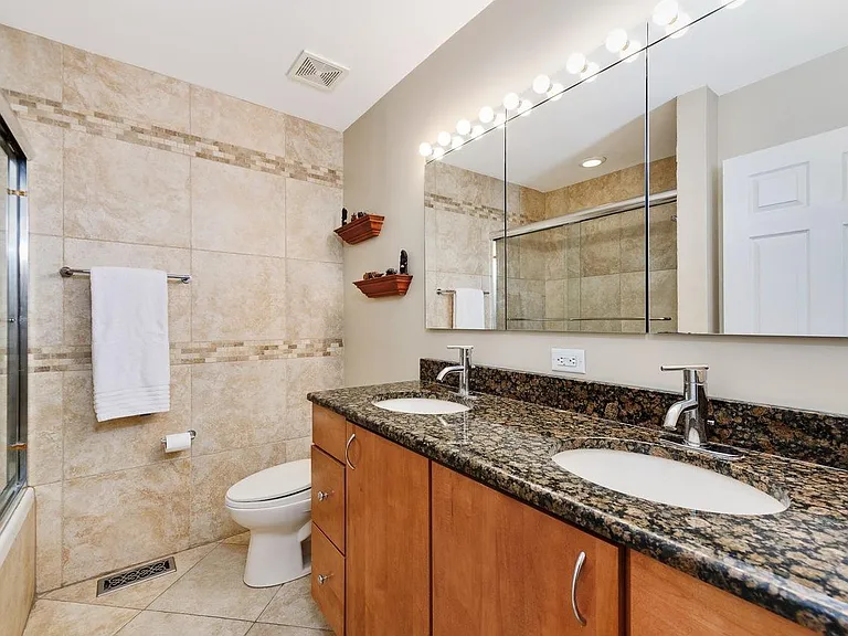 1540 N Greenview Ave #E — Photo 9
