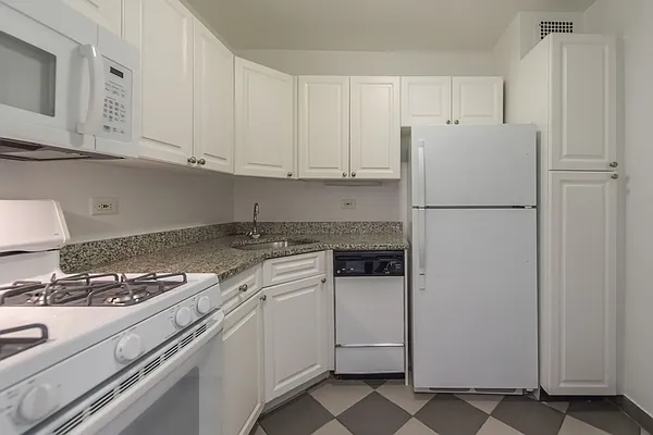 Rented by Hampshire Assets LLC | media 5