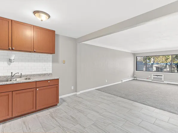 1086 York Ave #4, Saint Paul, MN 55106