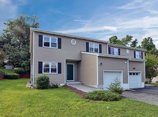 8 Fieldstone Blvd, Wappingers Falls, NY 12590