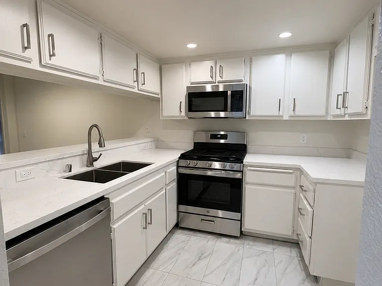 1715 Camden Ave. Los Angeles, CA 90025 — Photo 7