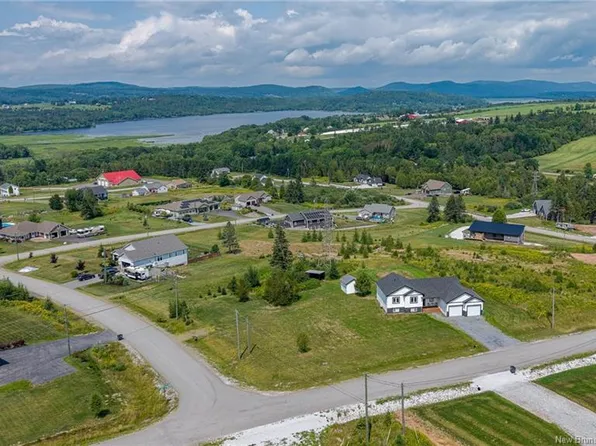 34 McMaster Ave, Hampton, NB E5N 2B7