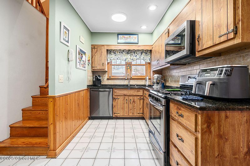 4th image of 6 Pittsfield Avenue