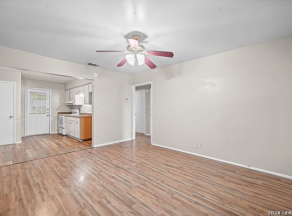 4th image of 306 N Seguin Rd
