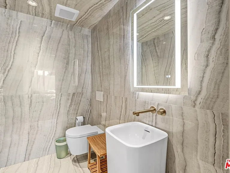 9400 Readcrest Dr — Photo 11