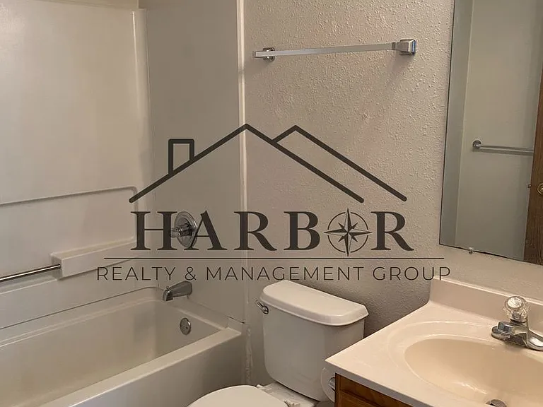 146 S Broadway St #102 — Photo 6
