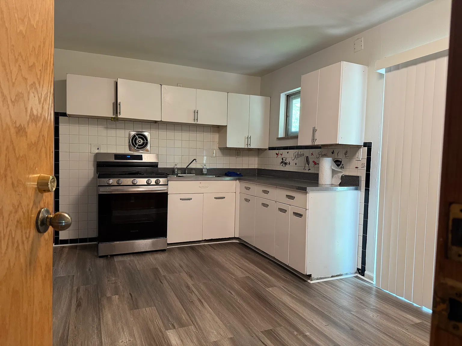 3 bed, 1.5 bath, 1040 sqft, $1,750 — Photo 3