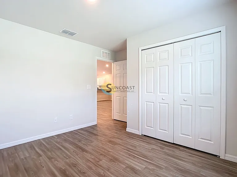 10474 Pendleton Ave — Photo 8