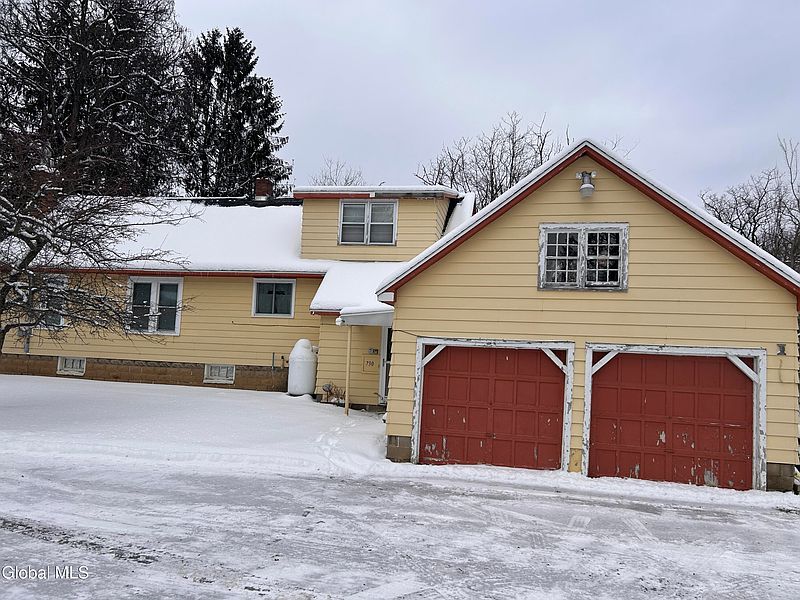 3rd image of 730 Sacandaga Road