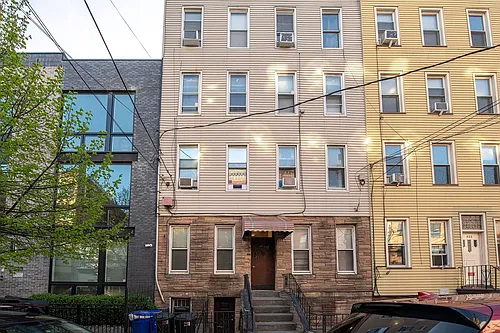 524 Adams St #3R Photo 1
