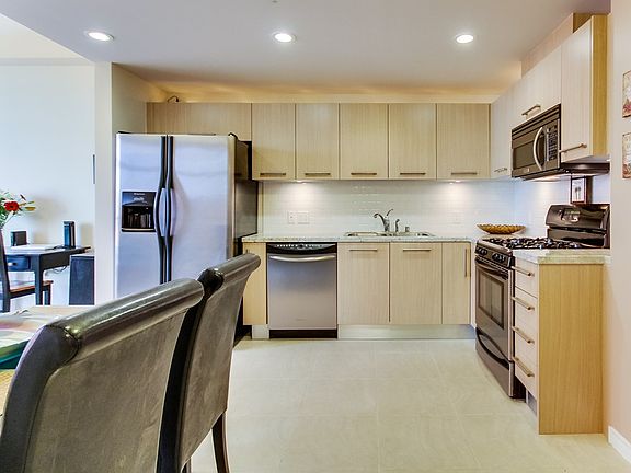 4th image of 1431 Pacific Hwy #504