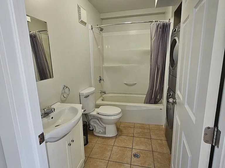 220 Erie St — Photo 6