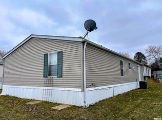 69 Pinewood Est, Chillicothe, IL 61523