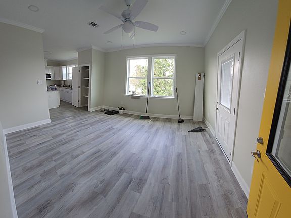 3rd image of 8711 Apricot St