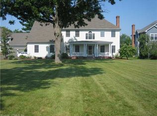 15 Buckingham Ln, West Hartford, CT 06117
