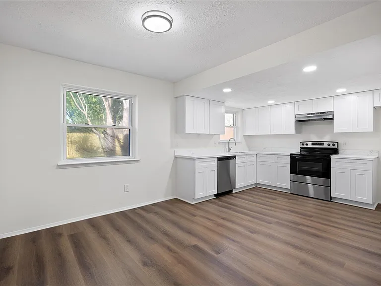 8343 Carriage Creek Dr — Photo 8