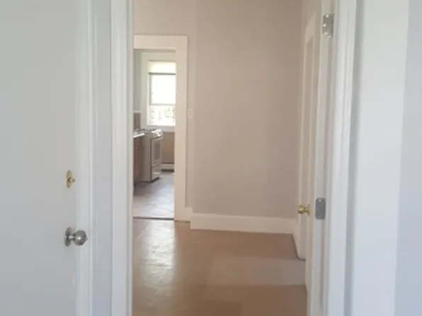 954 E Grand St, Elizabeth, NJ 07201