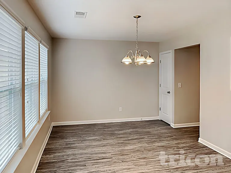 304 Longfellows Ln — Photo 3