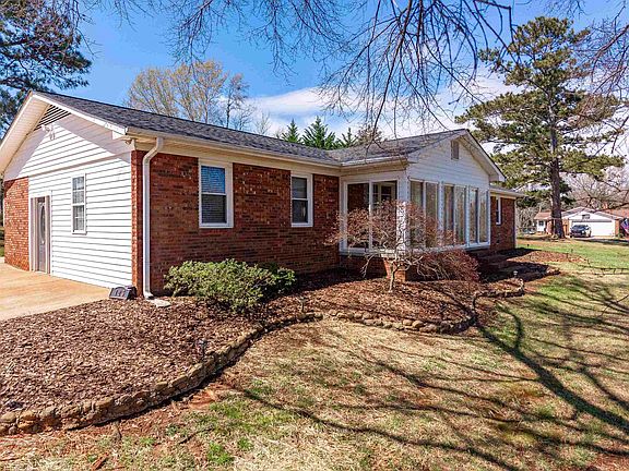 3rd image of 125 Goforth Rd