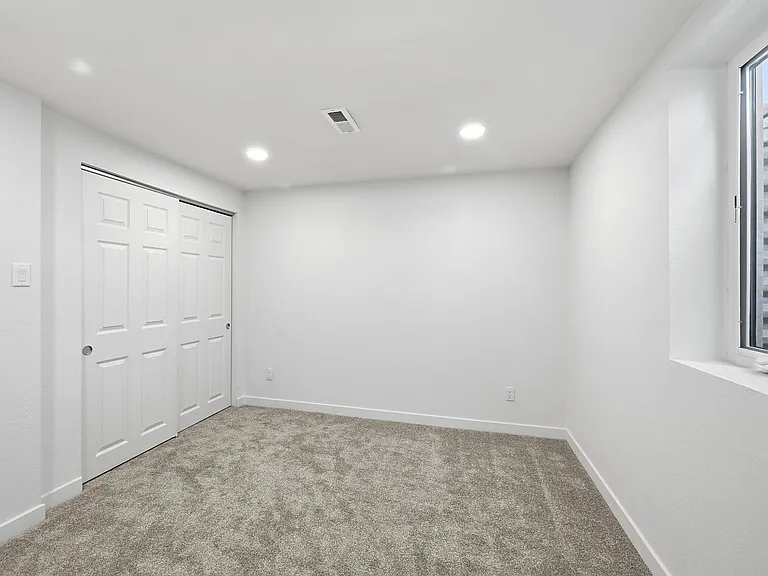 23 University Dr — Photo 28