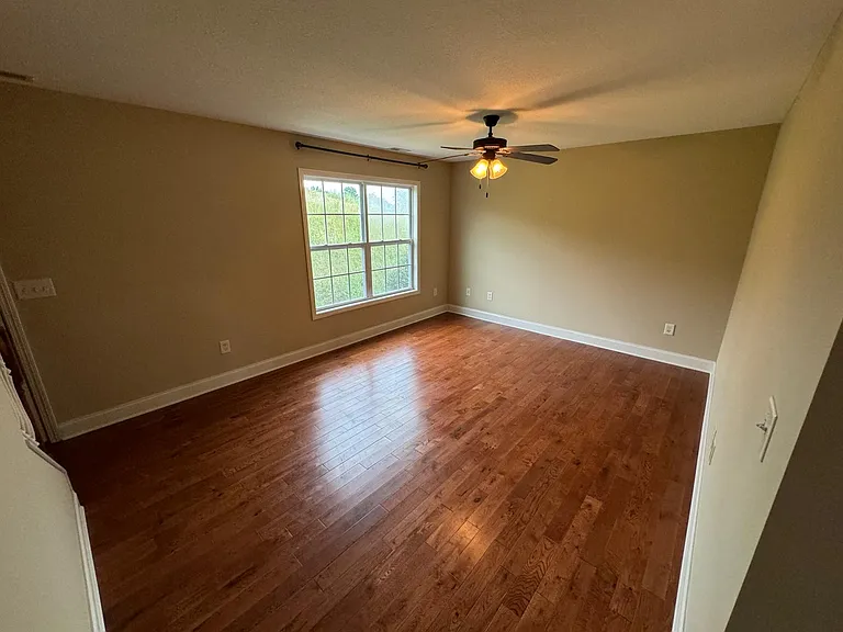 610 Grays Pointe Ct — Photo 15