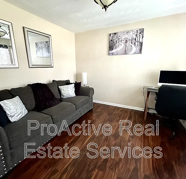 5123 Bute St — Photo 4