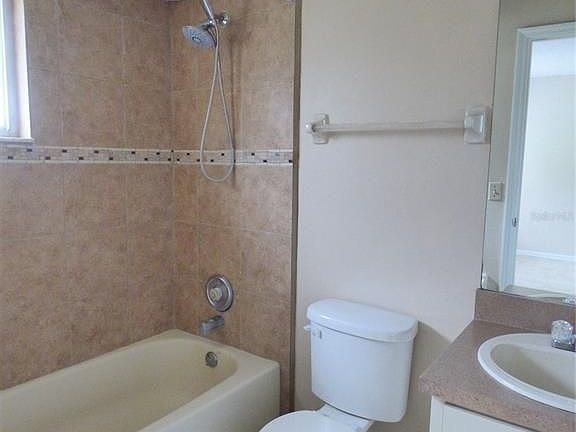 4th image of 2610 Adela Ave