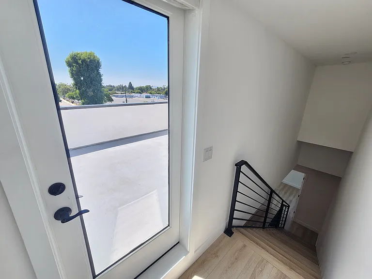 6061 Fulton Ave #8 — Photo 23