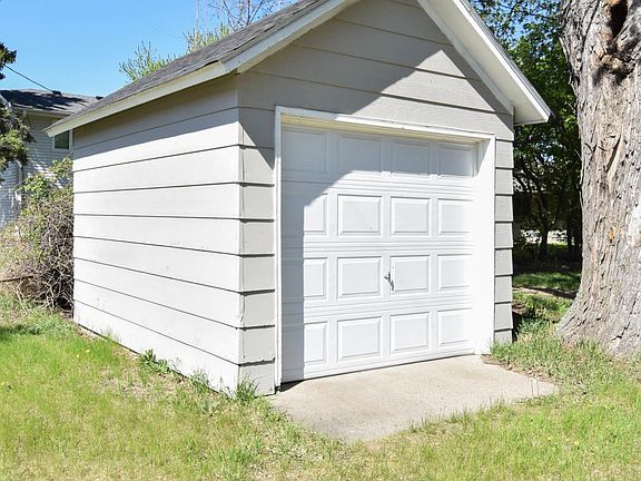 5th image of 223 Heritage Blvd NW