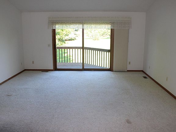 4th image of 1777 Lakeview Dr