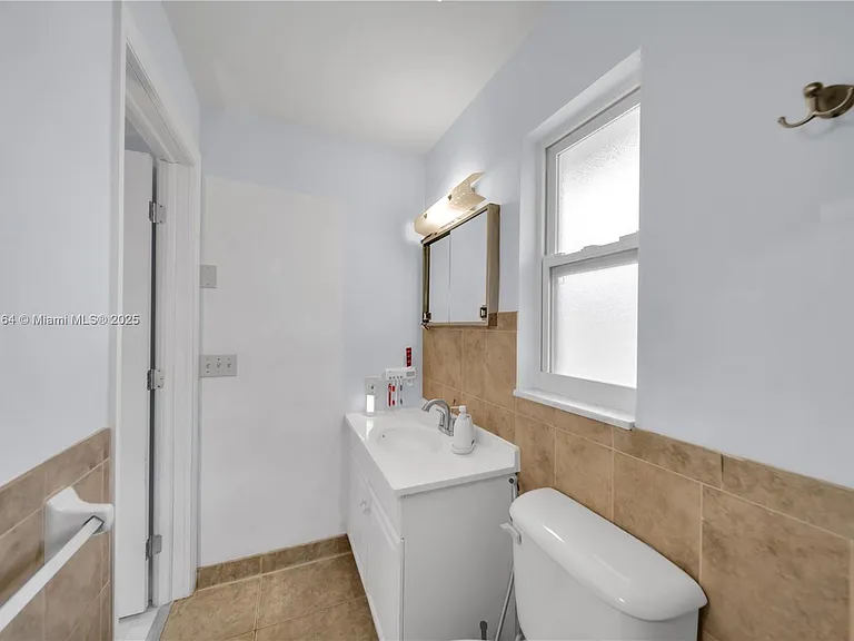 246 SE 44th St — Photo 27