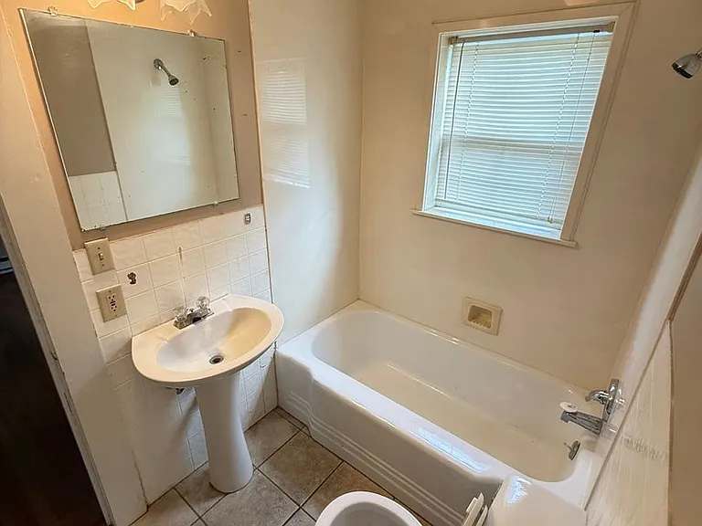 1315 N Fremont Ave — Photo 5