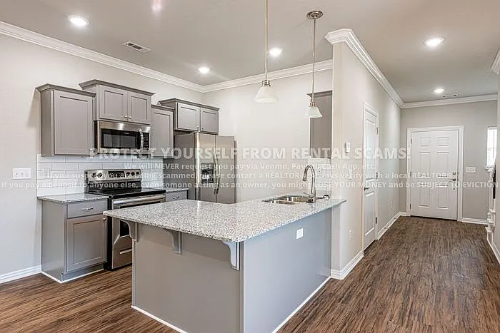 2910 S 7th St — Photo 4