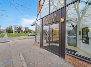 25 Agnes St #1102, Mississauga, ON L5B 3X7
