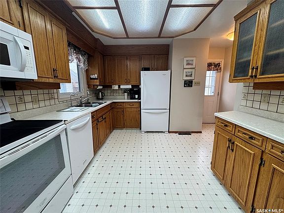 4th image of 423 7th AVENUE W