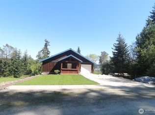 207 Triangle Cove Ln, Camano Island, WA 98282
