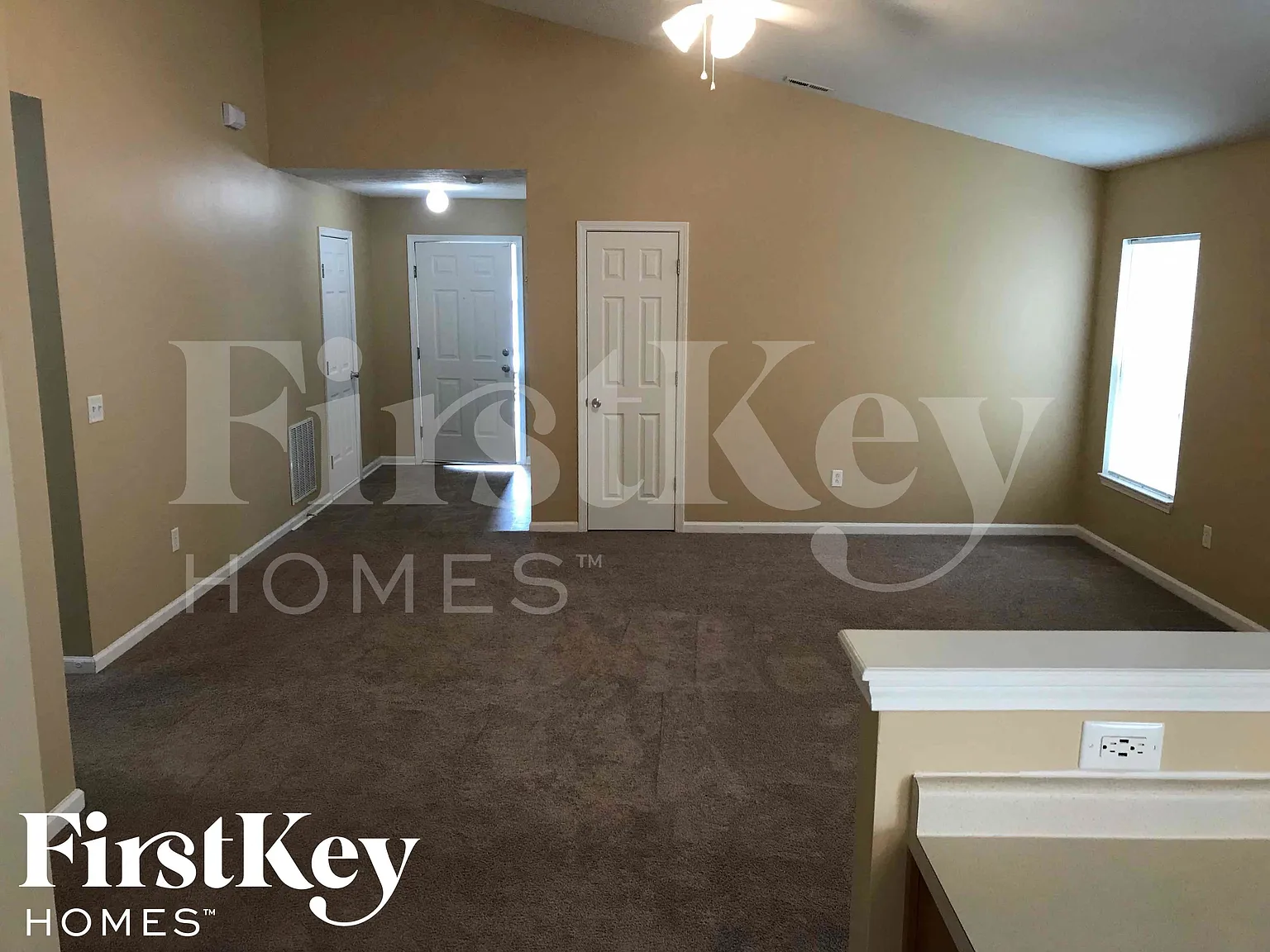 4 bed, 2.0 bath, 1691 sqft, $2,220 — Photo 4