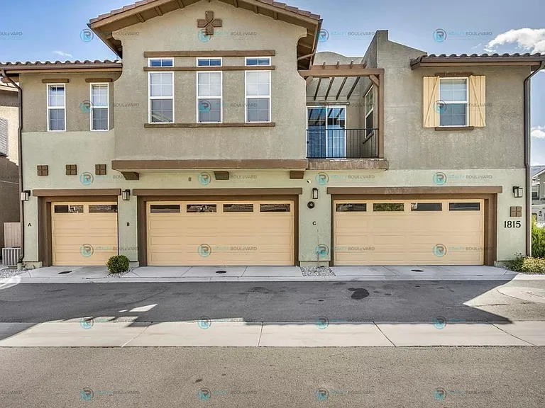 1815 Dark Horse Rd #B — Photo 2
