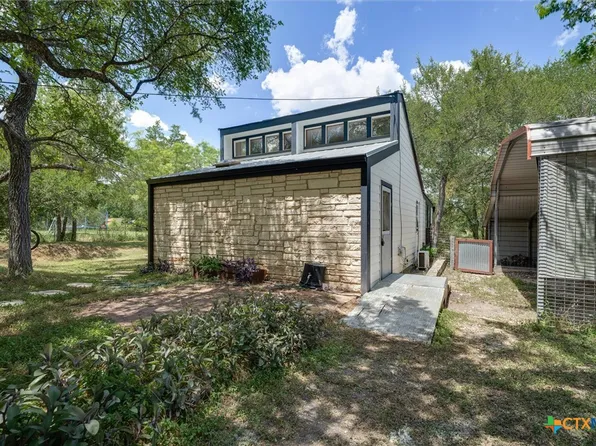 150 Lakeview Dr, Del Valle, TX 78617